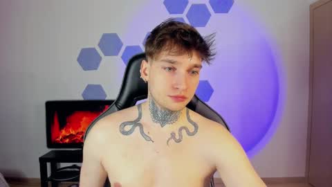 Chris Tyson online show from February 25, 11:00 pm