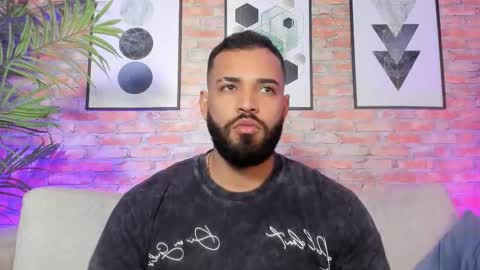 Snapshot of chris_varden chatting on December 15, 7:18 pm Chris Varden online show from December 15, 7:18 pm