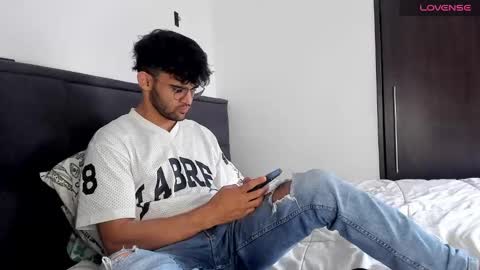 Im Chirs IM MODEL INDEPENDT online show from December 31, 6:57 pm