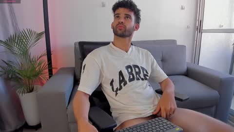 Im Chirs IM MODEL INDEPENDT online show from January 7, 7:06 pm