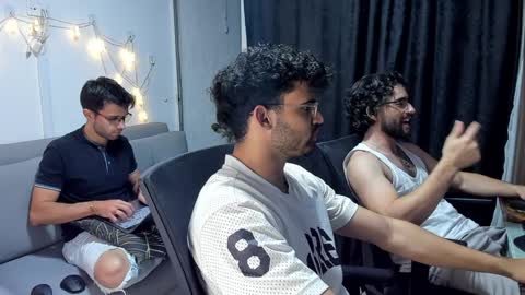 Im Chirs IM MODEL INDEPENDT online show from January 29, 2:51 am