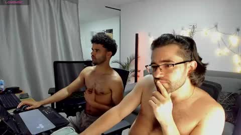 Im Chirs IM MODEL INDEPENDT online show from February 22, 12:38 am