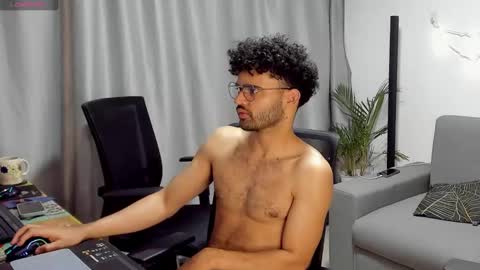 Im Chirs IM MODEL INDEPENDT online show from February 25, 4:14 am