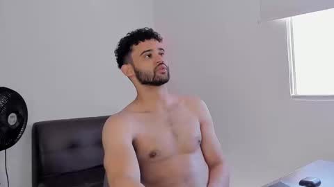 Im Chirs IM MODEL INDEPENDT online show from September 15, 3:23 pm