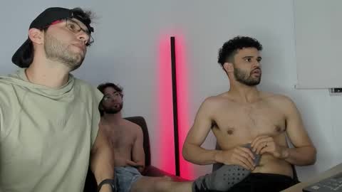 Im Chirs IM MODEL INDEPENDT online show from September 16, 3:29 am