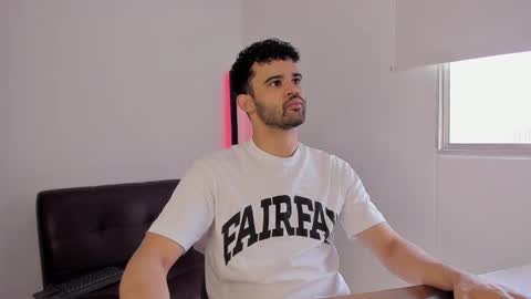 Im Chirs IM MODEL INDEPENDT online show from September 25, 3:27 pm