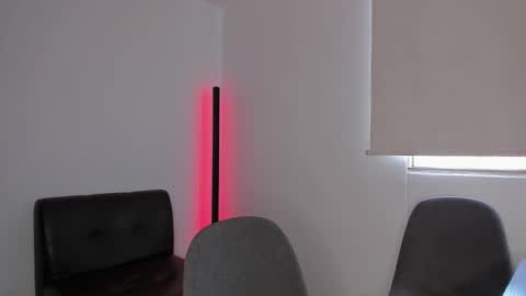 Im Chirs IM MODEL INDEPENDT online show from October 2, 4:14 pm