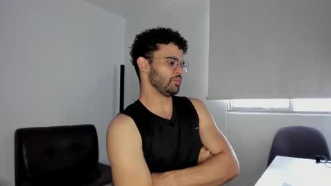 Im Chirs IM MODEL INDEPENDT online show from October 15, 12:49 pm