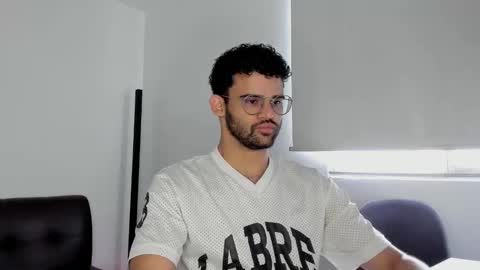 Im Chirs IM MODEL INDEPENDT online show from October 16, 2:51 pm