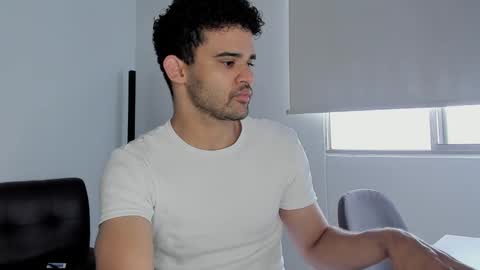 Im Chirs IM MODEL INDEPENDT online show from October 20, 3:01 pm