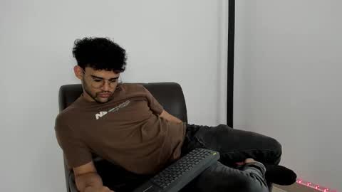 Im Chirs IM MODEL INDEPENDT online show from October 22, 2:50 pm