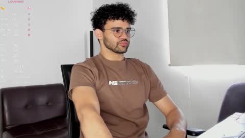 Im Chirs IM MODEL INDEPENDT online show from October 27, 6:56 pm