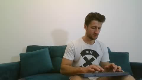 Snapshot of chrisaron chatting on March 7, 4:24 am chrisaron online show from March 7, 4:24 am