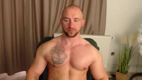 Snapshot of chrisbigbiceps chatting on March 26, 5:13 am chrisbigbiceps online show from March 26, 5:13 am