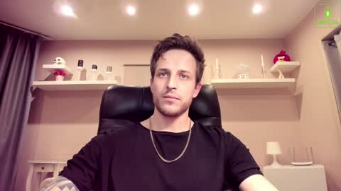 Chris online show from December 15, 4:18 am