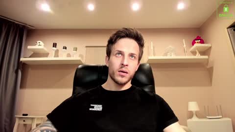 Chris online show from December 18, 4:31 am