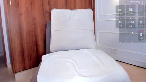 Snapshot of chrishell_ chatting on December 6, 1:51 am Chrishell online show from December 6, 1:51 am