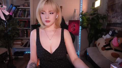 Snapshot of chriss_foxx chatting on June 10, 3:44 pm chriss_foxx online show from June 10, 3:44 pm