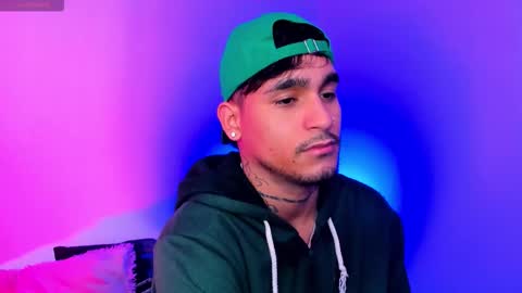 Snapshot of chriss_wg_ chatting on November 30, 2:32 pm Christian Wang online show from November 30, 2:32 pm