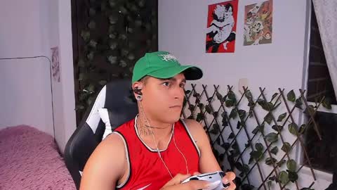 Snapshot of chriss_wg_ chatting on May 7, 11:32 pm Christian Wang online show from May 7, 11:32 pm
