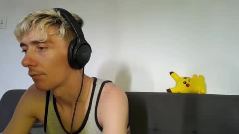 Snapshot of chrisslicer chatting on November 14, 1:32 pm Christopher online show from November 14, 1:32 pm