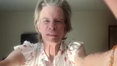 chrisssy780232 online show from May 16, 10:36 am