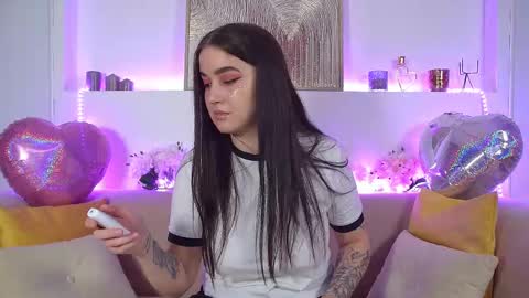 Snapshot of christinamilton chatting on February 14, 12:51 am Christina online show from February 14, 12:51 am