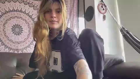 Val riess -- Instagram free online show from October 12, 6:07 pm