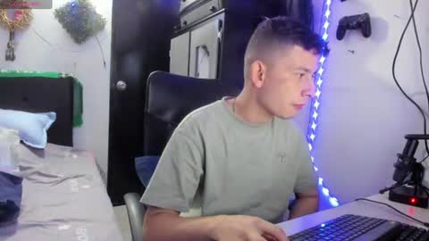 christmiller_1 online show from July 30, 11:15 pm