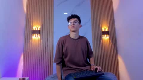 Chrisopher Hunter online show from March 15, 9:43 pm