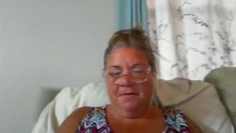Snapshot of christopher_rain chatting on June 10, 12:11 am Christopher Rain online show from June 10, 12:11 am