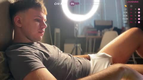 Snapshot of christophertan chatting on December 5, 9:40 am Christopher online show from December 5, 9:40 am