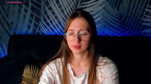 Snapshot of christycrayme chatting on October 15, 4:01 am ChristyCrayme online show from October 15, 4:01 am