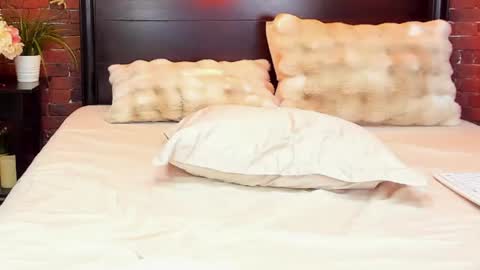 Snapshot of christyna_ross chatting on July 9, 7:29 pm christyna_ross online show from July 9, 7:29 pm