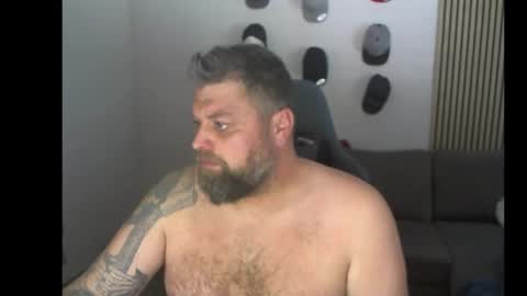 Snapshot of chrizz80 chatting on November 15, 8:55 am Chrizz online show from November 15, 8:55 am