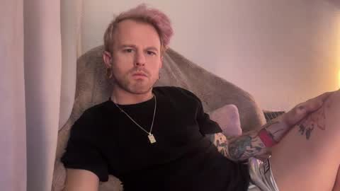 Snapshot of chubschadwell chatting on November 28, 2:42 pm ChubsChadwell online show from November 28, 2:42 pm