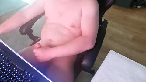 Snapshot of chucky606 chatting on April 10, 2:44 pm chucky606 online show from April 10, 2:44 pm