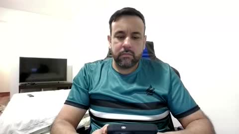 Snapshot of chupamelabi chatting on April 4, 3:38 am Guillote online show from April 4, 3:38 am