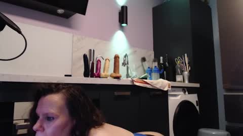 Snapshot of chwerry_b0 chatting on December 18, 1:59 am Jessica online show from December 18, 1:59 am