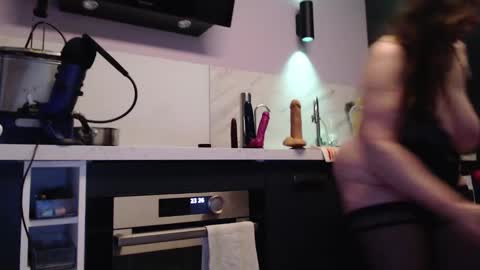 Snapshot of chwerry_b0 chatting on December 18, 10:24 pm Jessica online show from December 18, 10:24 pm