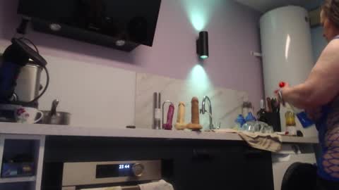 Snapshot of chwerry_b0 chatting on February 6, 10:43 pm Jessica online show from February 6, 10:43 pm