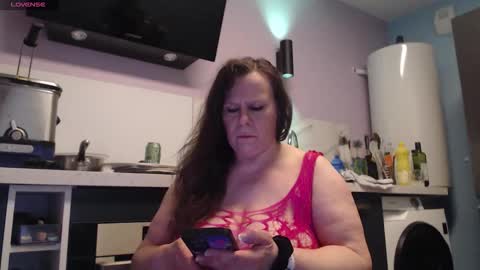 Snapshot of chwerry_b0 chatting on October 5, 10:07 pm Jessica online show from October 5, 10:07 pm