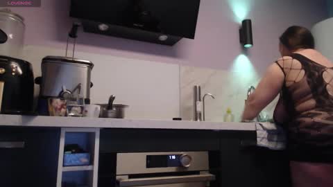 Snapshot of chwerry_b0 chatting on November 18, 12:16 am Jessica online show from November 18, 12:16 am