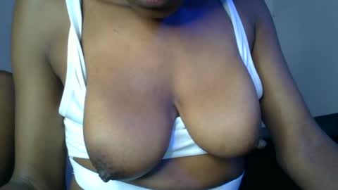 Snapshot of chynasquirt chatting on July 17, 12:39 am Sharn online show from July 17, 12:39 am