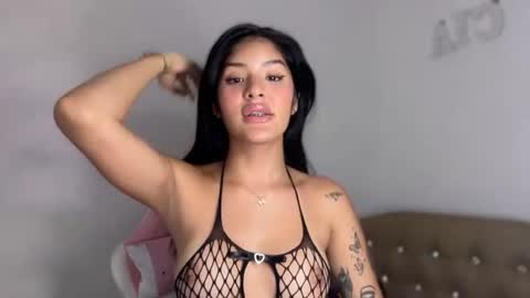 Snapshot of ciaxxxmendez chatting on June 11, 3:43 pm ciaxxmendezz online show from June 11, 3:43 pm