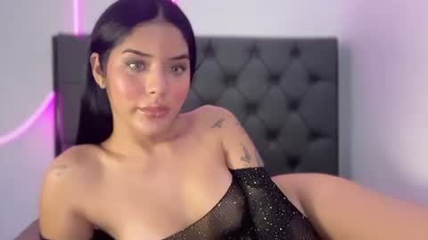 Snapshot of ciaxxxmendez chatting on June 15, 9:22 am ciaxxmendezz online show from June 15, 9:22 am