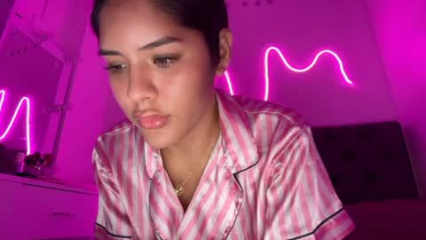 Snapshot of ciaxxxmendez chatting on July 7, 6:23 pm ciaxxmendezz online show from July 7, 6:23 pm