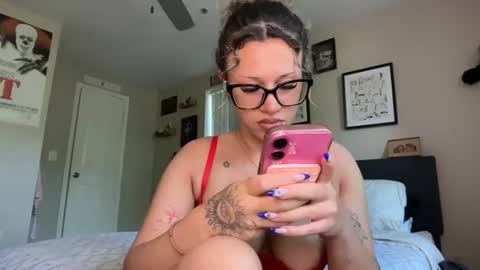 Snapshot of cici1900 chatting on July 13, 3:37 pm cici1900 online show from July 13, 3:37 pm
