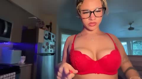 Snapshot of cici1900 chatting on July 20, 2:19 pm cici1900 online show from July 20, 2:19 pm