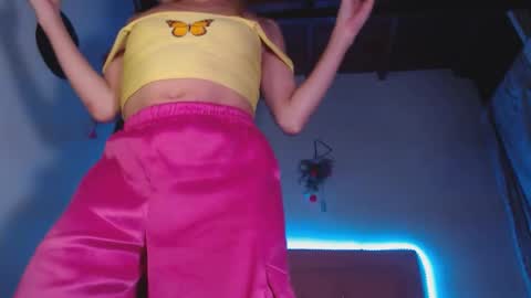 Snapshot of cicimom chatting on February 15, 4:20 am cicimom online show from February 15, 4:20 am